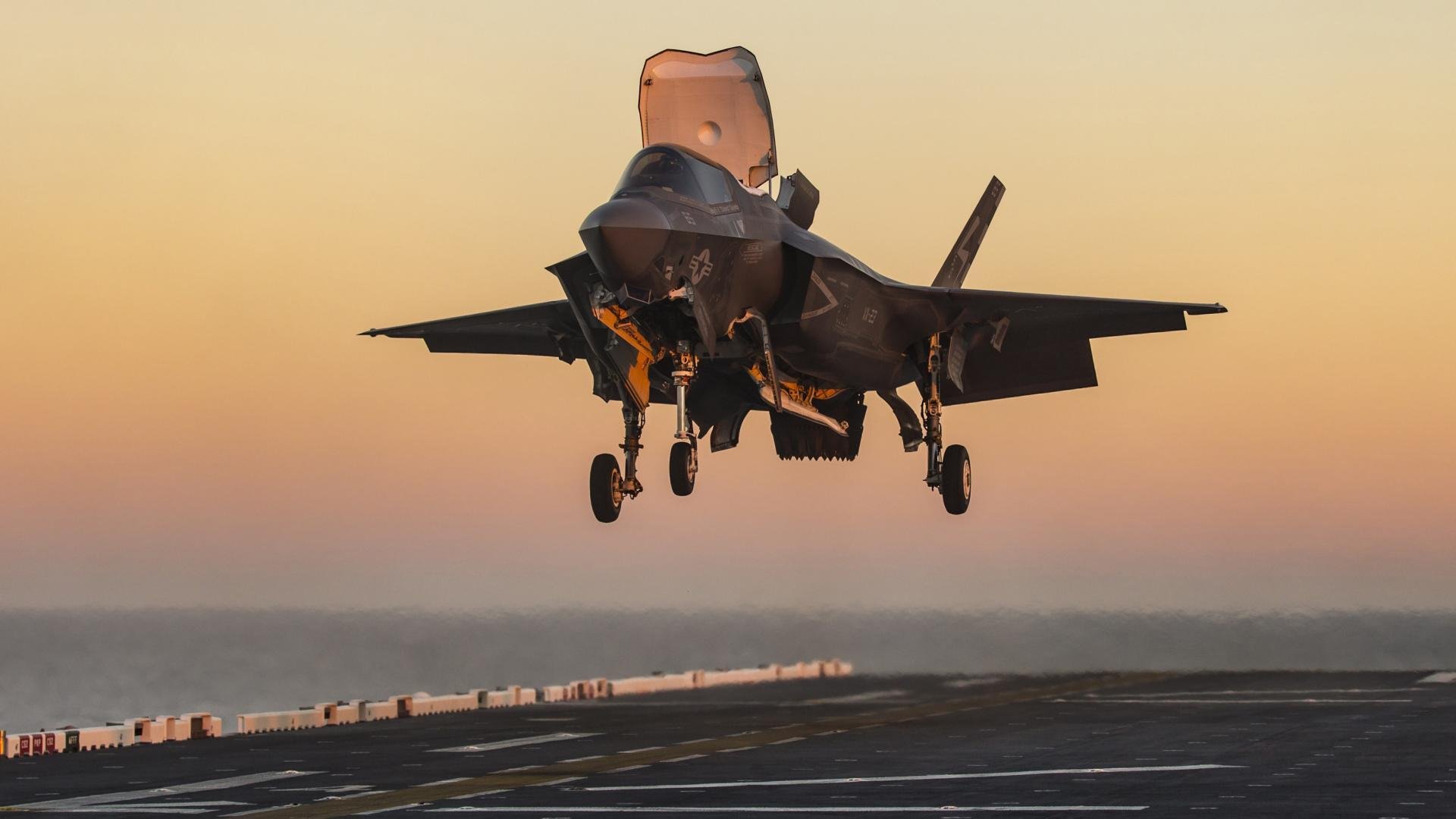 _梦幻灯光体育表演：科技点亮夜空_，梦幻灯光秀美术教案