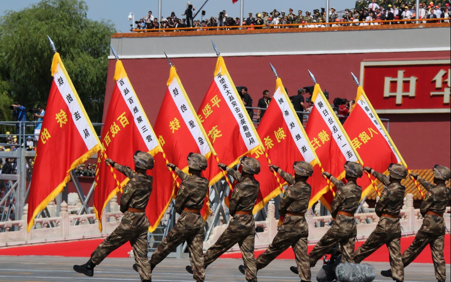 在对阵湖人的战役中，蒂伊状态火热，连续多次三分球命中帮助球队反超！