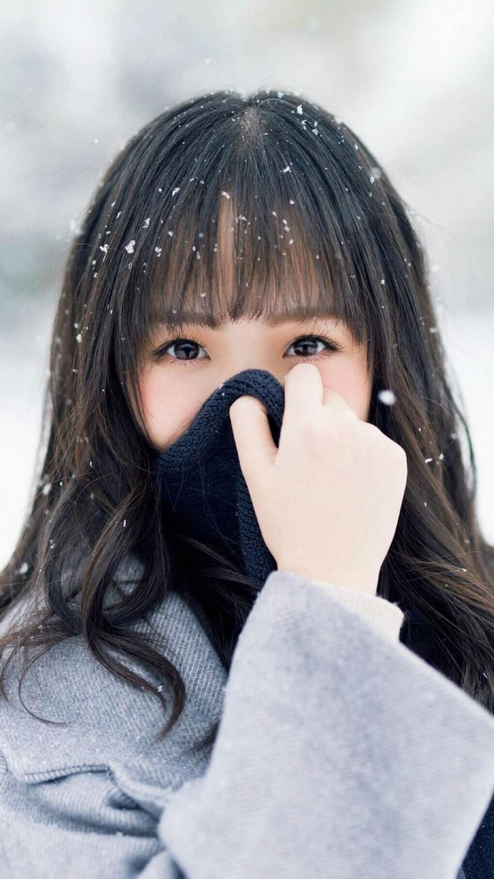 城市夜空激光划水，科技与运动的梦幻结合，夜空中的激光束