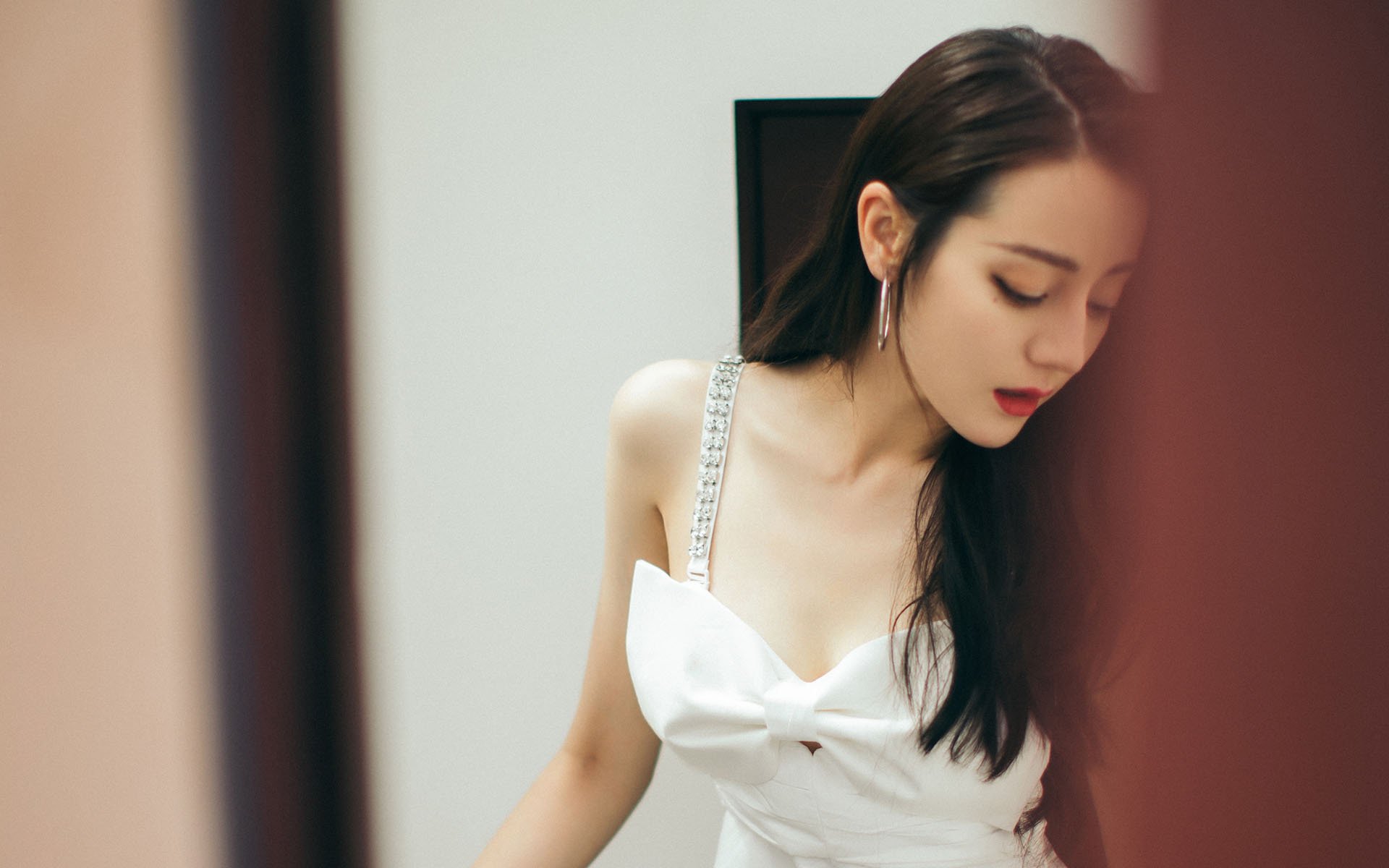 李轩豪在“湾区杯”围棋大棋士赛中战胜卫冕冠军杨楷文,围棋选手李轩豪